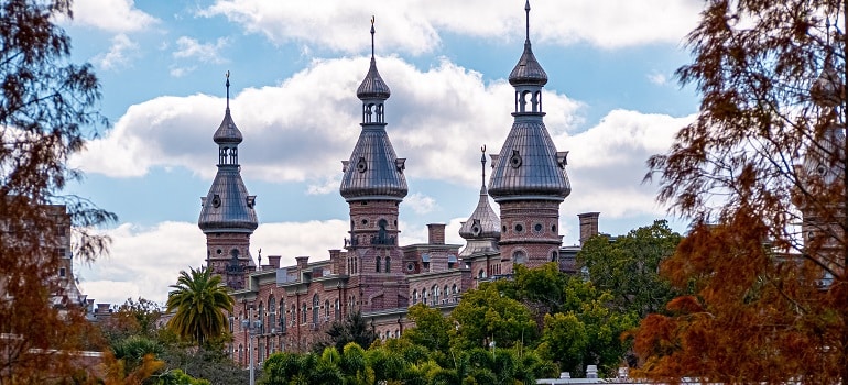 pexels joshua santos 6459604 Tampa Bay for newcomers - a historic view